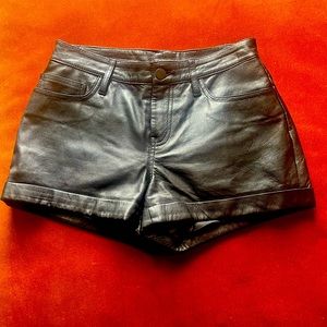 Beautiful trendy black leather shorts size 2 THEORY excellent condition